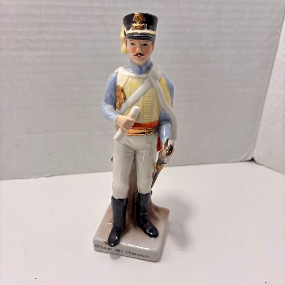 Napoleonic Military Figurine - Officier des Chasseurs Made in Italy 9 inches - Picture 2 of 11